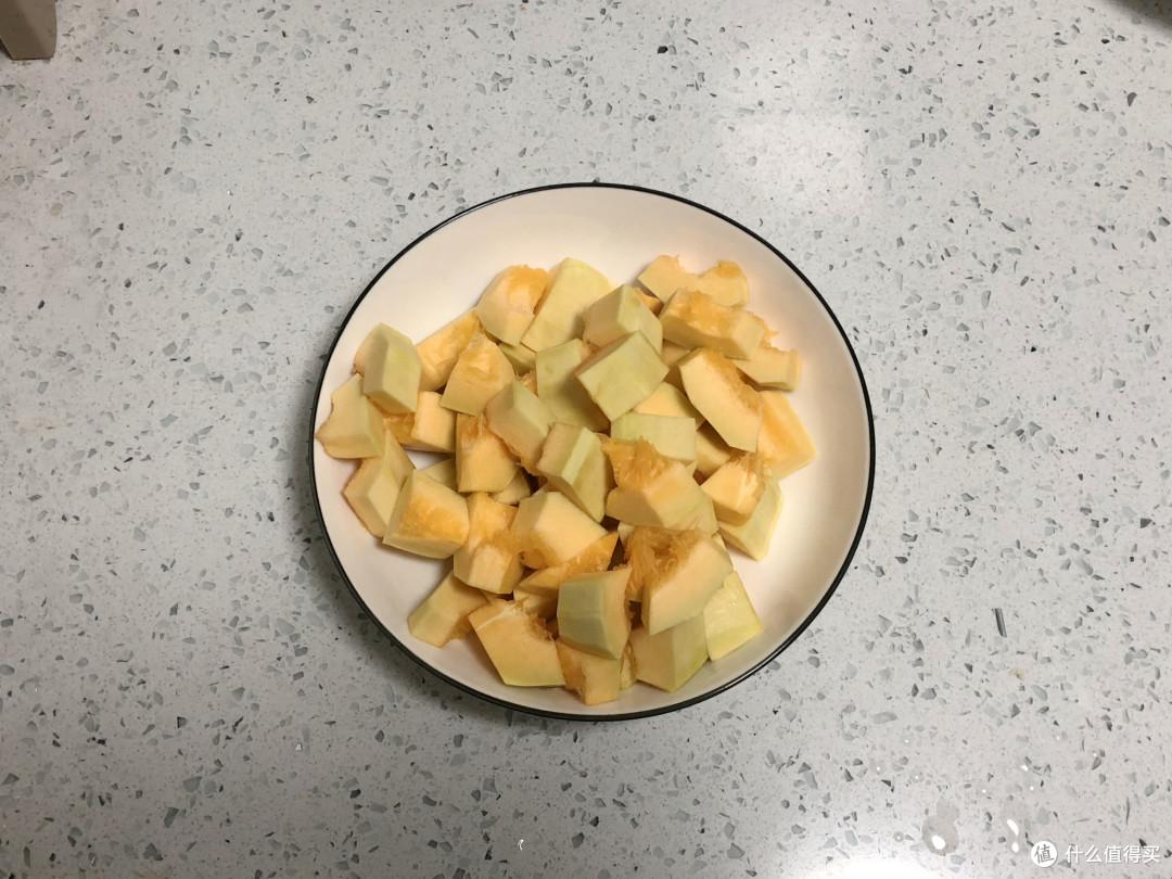 南瓜别再蒸着吃了，放点干菜，加碗面粉，熬成疙瘩汤，营养又美味