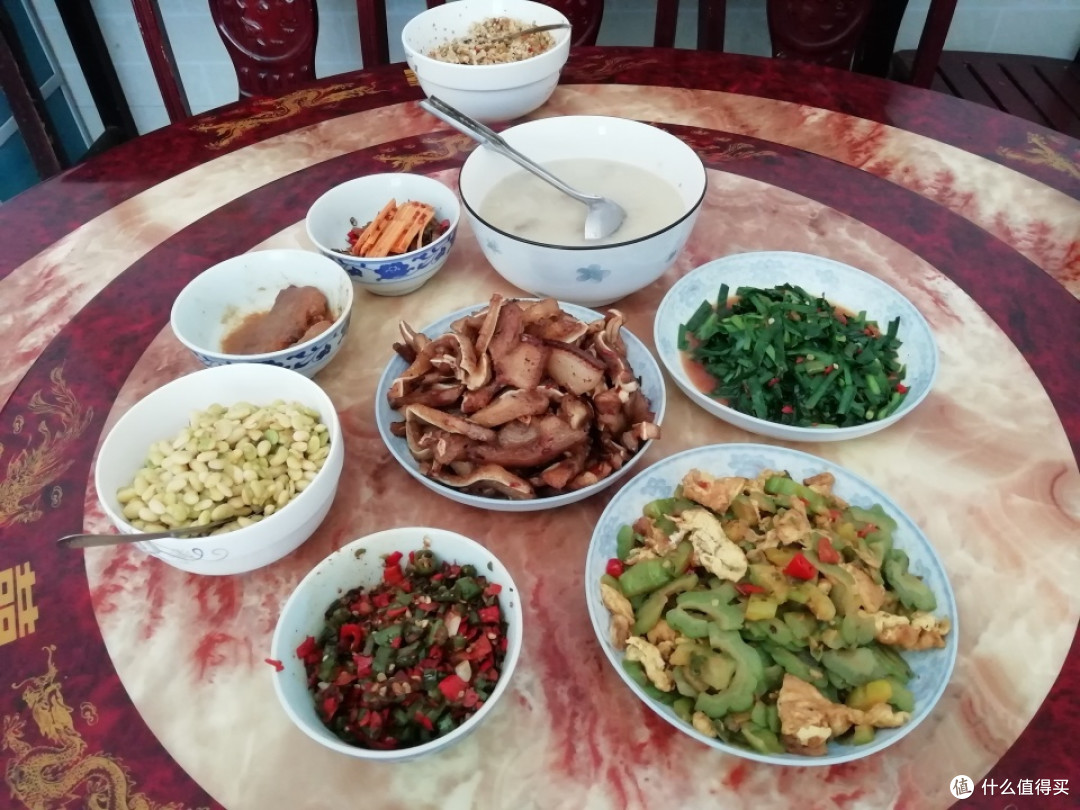 晒晒江西农村人的午餐,不精致却很合胃口,网友:果然是江西人