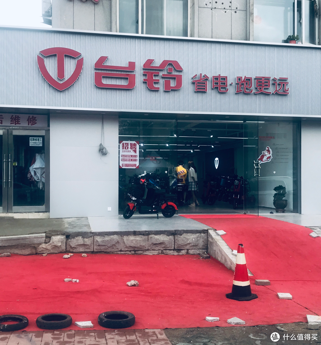 为了选个称心如意的电动车，跑了好多品牌实体店。雅迪YYDS，如我心意！