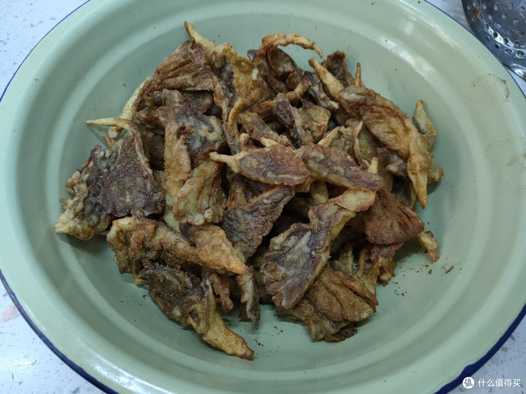 做干炸蘑菇,面糊是关键,多加两样,又香又酥又脆,好吃不回软