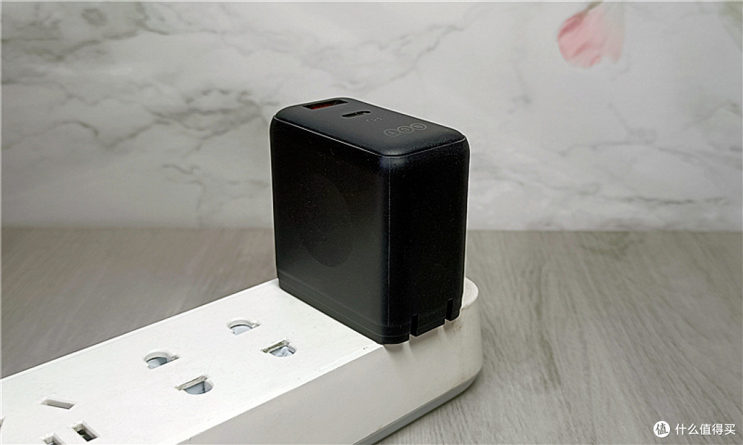 氮化镓让快充更高效、更智能、更安全——QCY 65W双口快充头测评