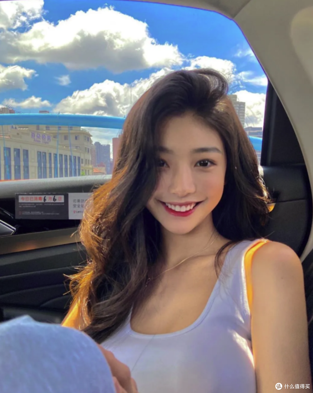 马思唯的纯欲女友易梦玲怎么忽然成为万千少女的穿搭模版