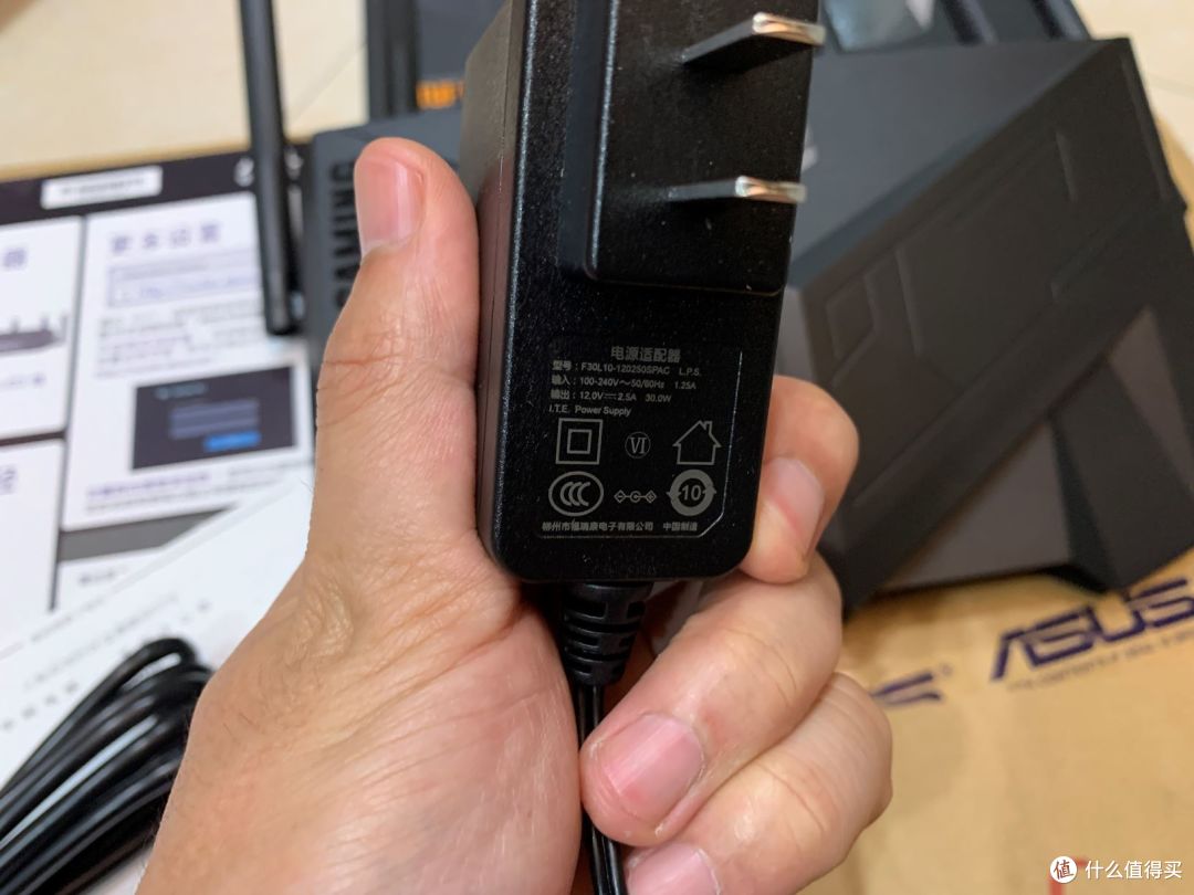 华硕TUF GAMING AX5400路由器开箱简测