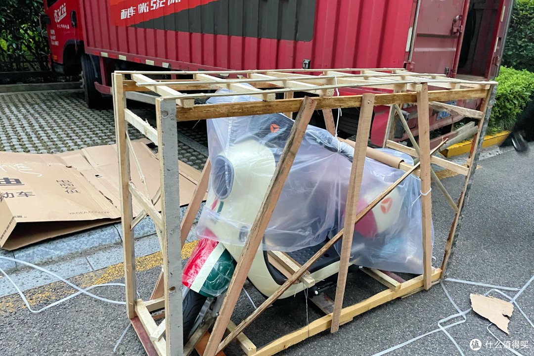 楼主家中原先就有一台电动自行车,考虑到楼主自己也经常要骑着新车