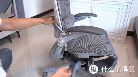 缓解疲劳，降低久坐危害，你可以选择网易严选3D悬挂腰靠人体工学转椅！