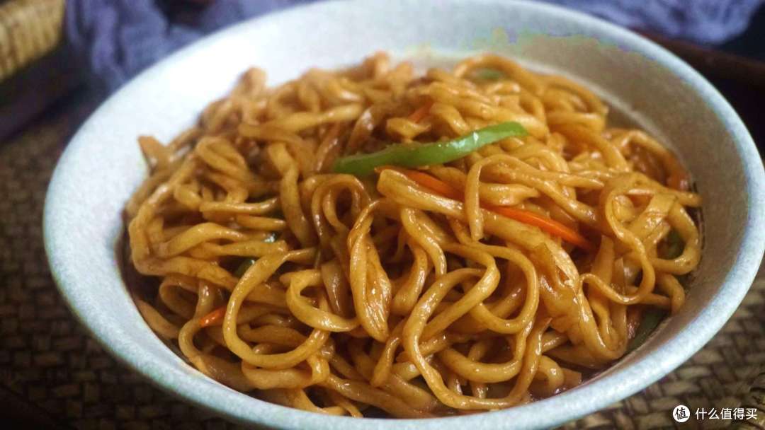 为啥饭店做的炒面条那么好吃?掌握几个技巧,劲道爽滑、喷香入味