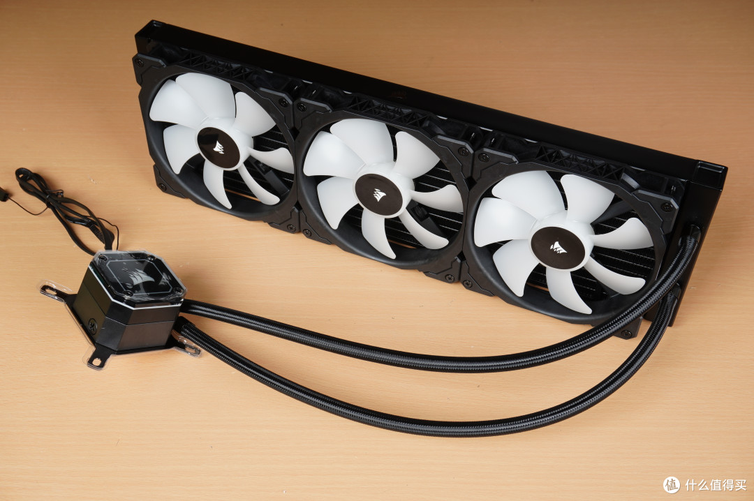 静观其变iCUE 7000X RGB+吹雪限定内存：夏日清凉轻度二次元主机
