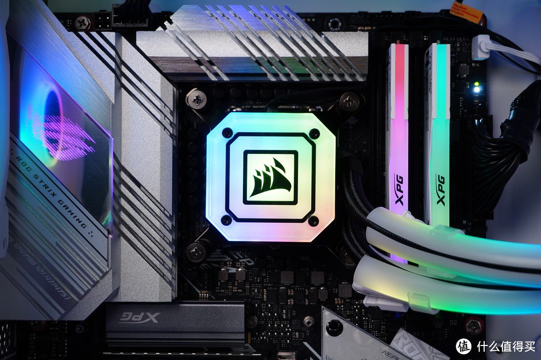 静观其变iCUE 7000X RGB+吹雪限定内存：夏日清凉轻度二次元主机