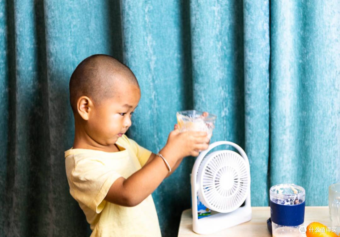 夏日果汁榨着喝！利仁便携式果蔬榨汁杯轻体验