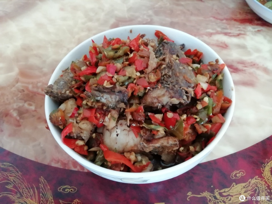 江西农村人的午餐,在朋友圈走红,网友:伙食这么好,想不胖都难