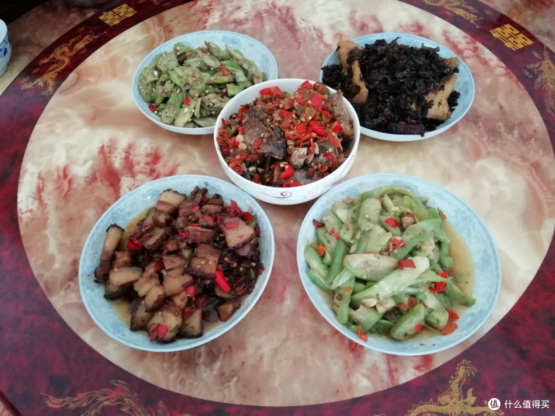 江西农村人的午餐,在朋友圈走红,网友:伙食这么好,想不胖都难