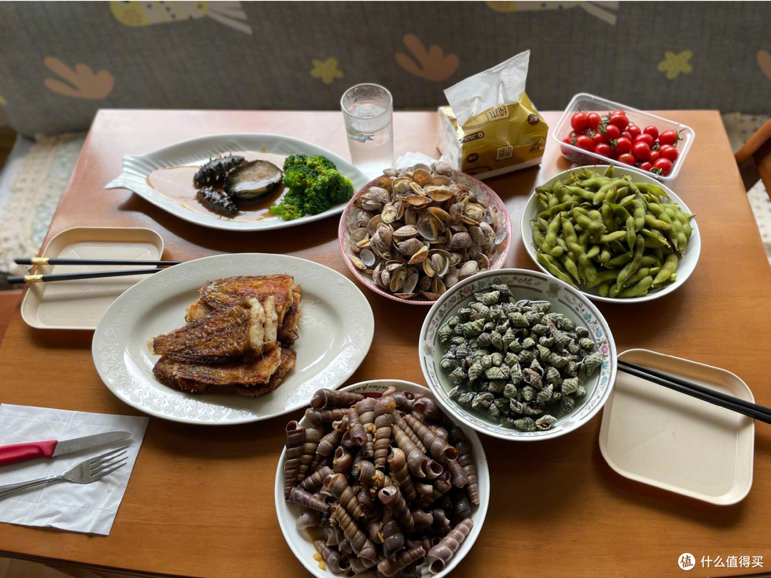 黄晓明晒家乡美食获赞5万,网友:琵琶梗和眼镜是什么?从没吃过