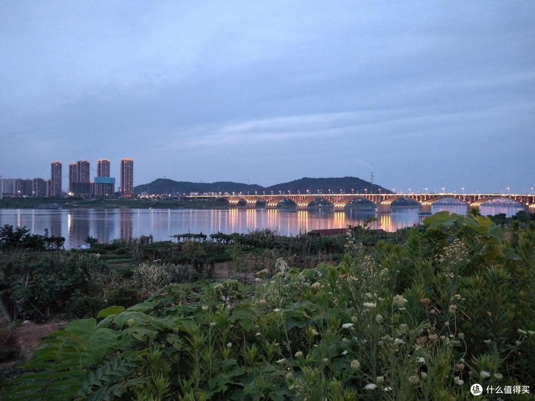 专为开学季献礼铺路，麦芒10 SE 5G 首发评测