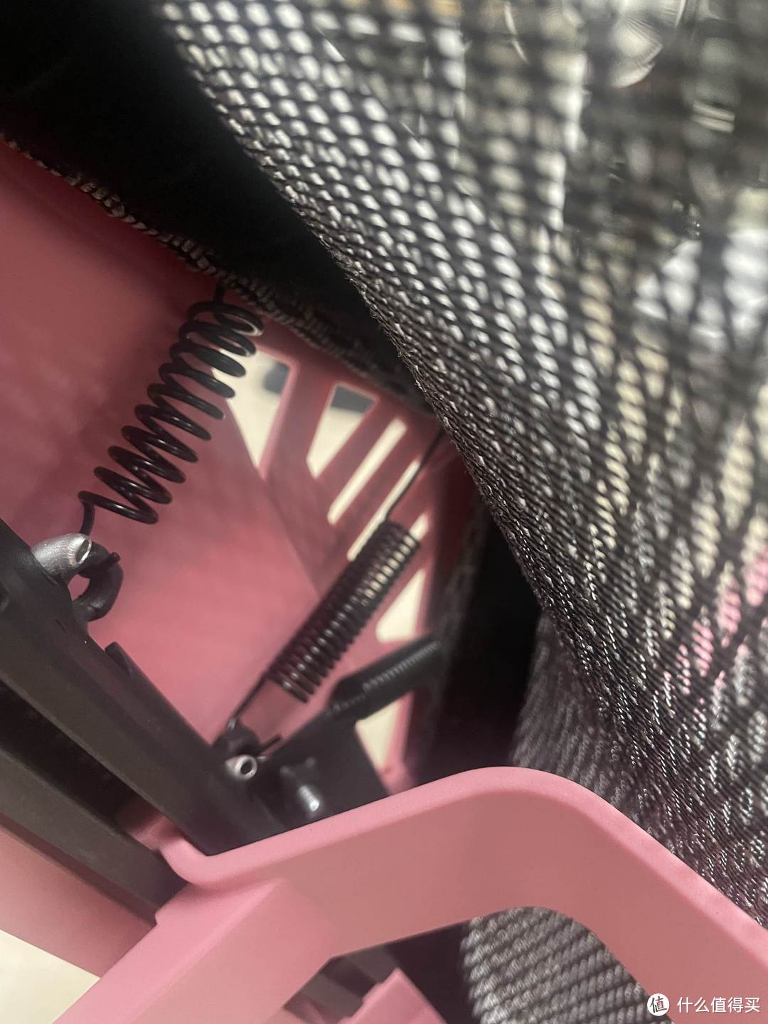 与众不同的粉色电竞椅——迪锐克斯AIR电竞网椅初体验