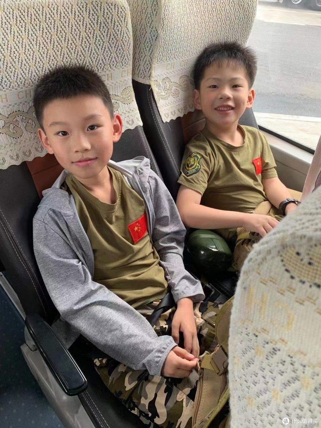 出发夏令营出发兴高采烈