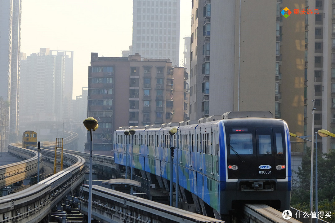 重庆最长的一条轨道线路，全线接近70公里，最高票价只要7元
