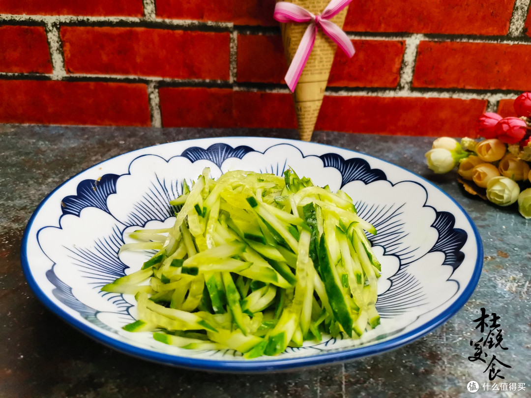 中伏,每年都给家人做的1种面,从未变过,清凉美味一家人爱吃