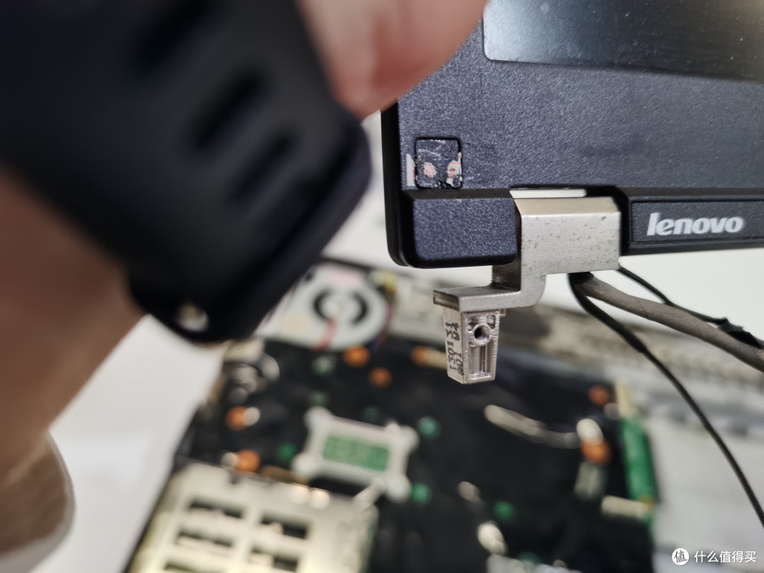 thinkpad的转轴给人很坚固耐用的感觉