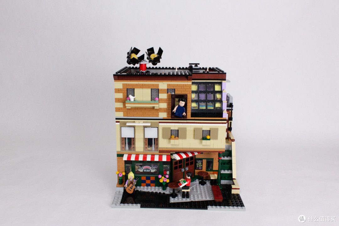 合二为一的老友记街景作品,了解一下