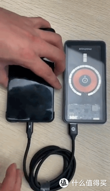 为iPhone 12Pro配备“超能战甲”—MOMAX摩米士10000mAh透明磁吸无线充电宝