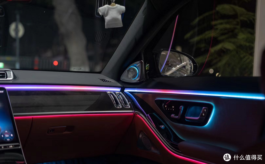 奔驰21款S级豪华配置升级的首选，主动式环境氛围灯案例