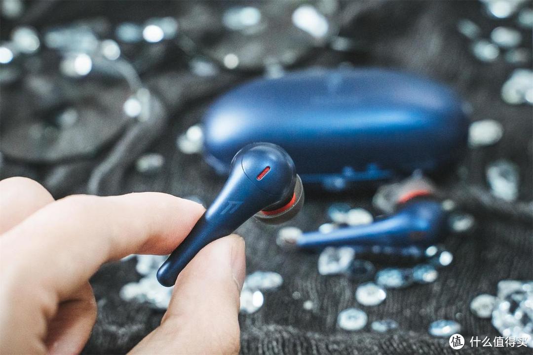1MORE舒适豆耳机：满满高级感的极光蓝  降噪实力强！