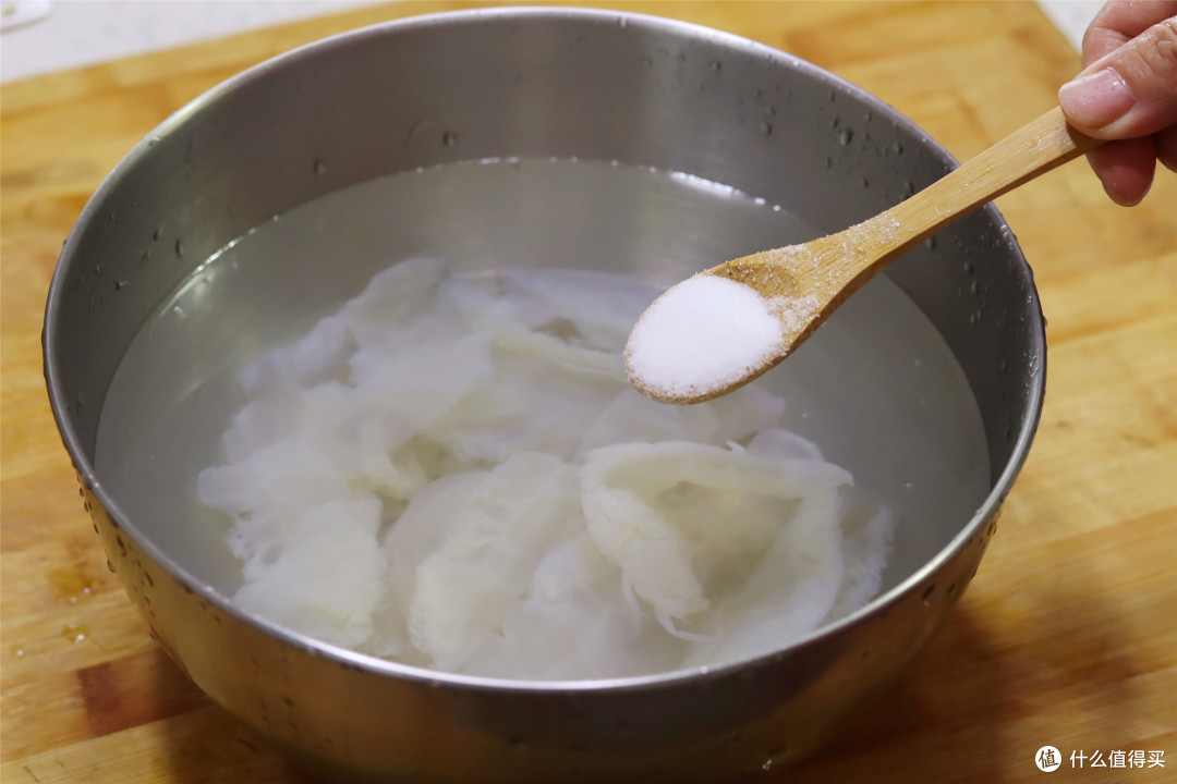 夏天凉拌菜，拍黄瓜腌萝卜靠边站，这海鲜凉拌嘎嘣脆，咳嗽要常吃