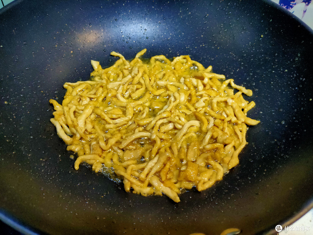 无论炒肉丝还是肉片,都不要直接下锅炒,学会饭店做法,又嫩又滑