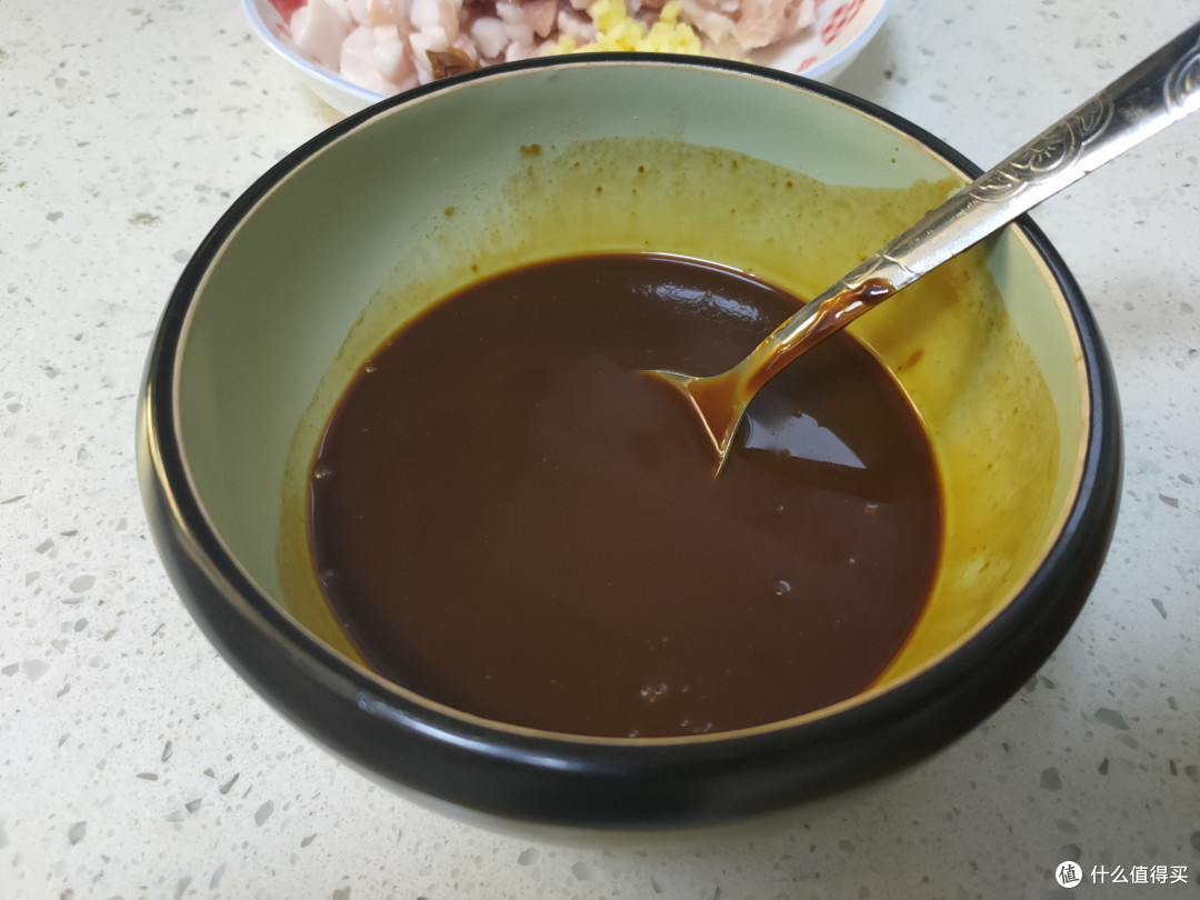 包饺子，记住“1水1油1酱”的口诀，香气扑鼻，流油流汁
