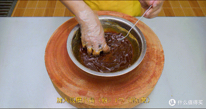 厨师长教你:广西“黄田芋头扣肉”的做法,香甜软糯,肥而不腻