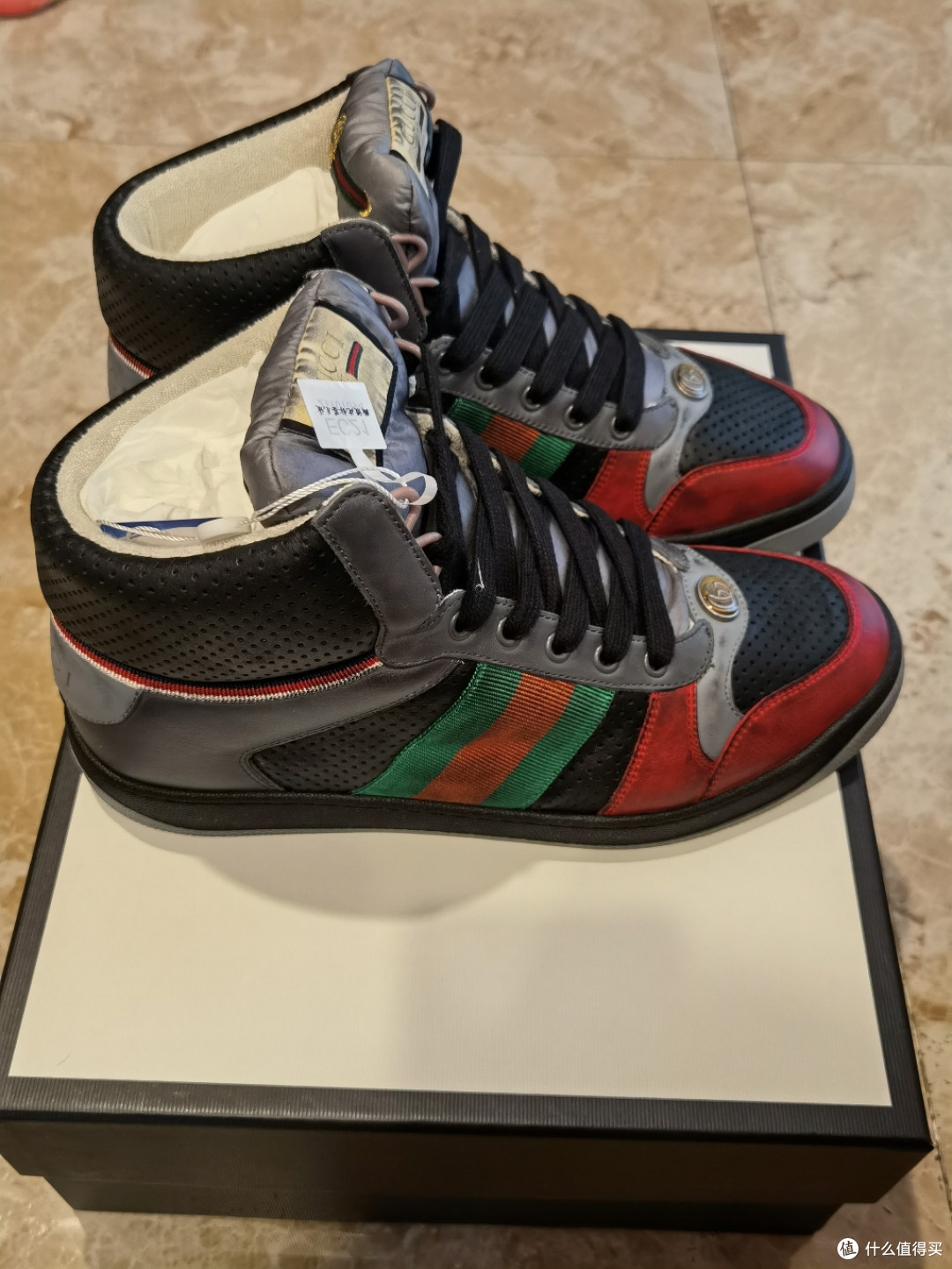 品牌硬且穿着舒适,Gucci Screener黑红头高帮运动鞋开箱
