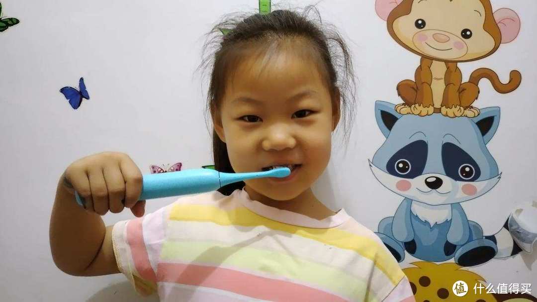 让你的孩子爱上刷牙，Combo咸蛋超人儿童电动牙刷使用评测