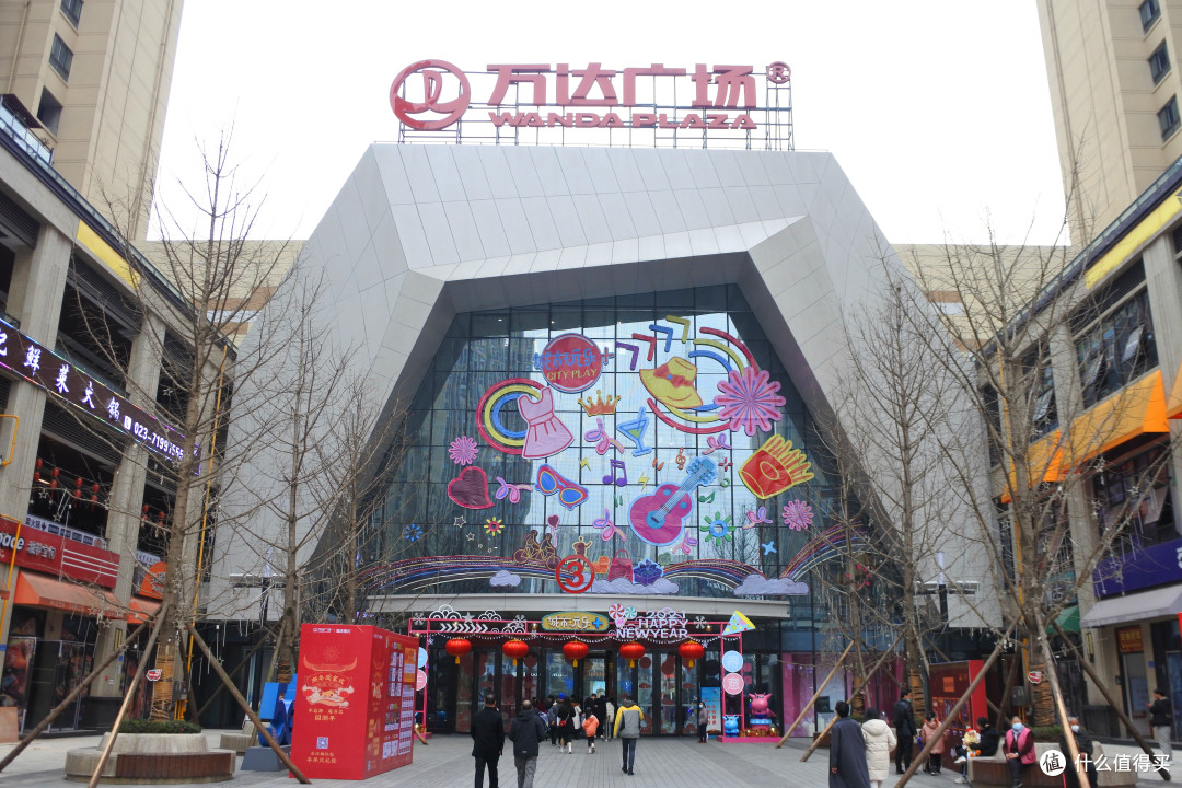 南川市区的万达广场,熙熙攘攘,感觉也是很热闹的.