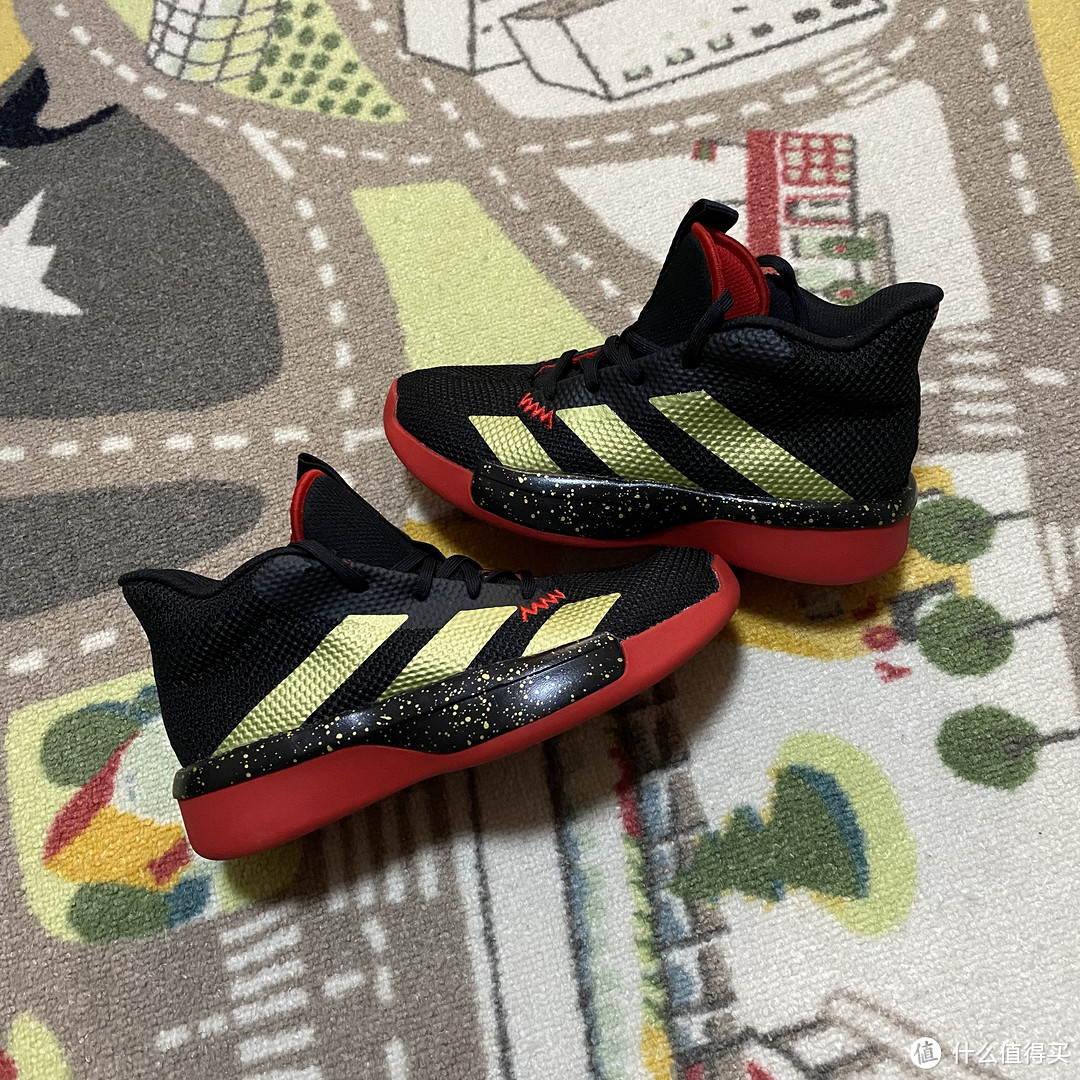  黑红金三色的adidas Pro Next 2019