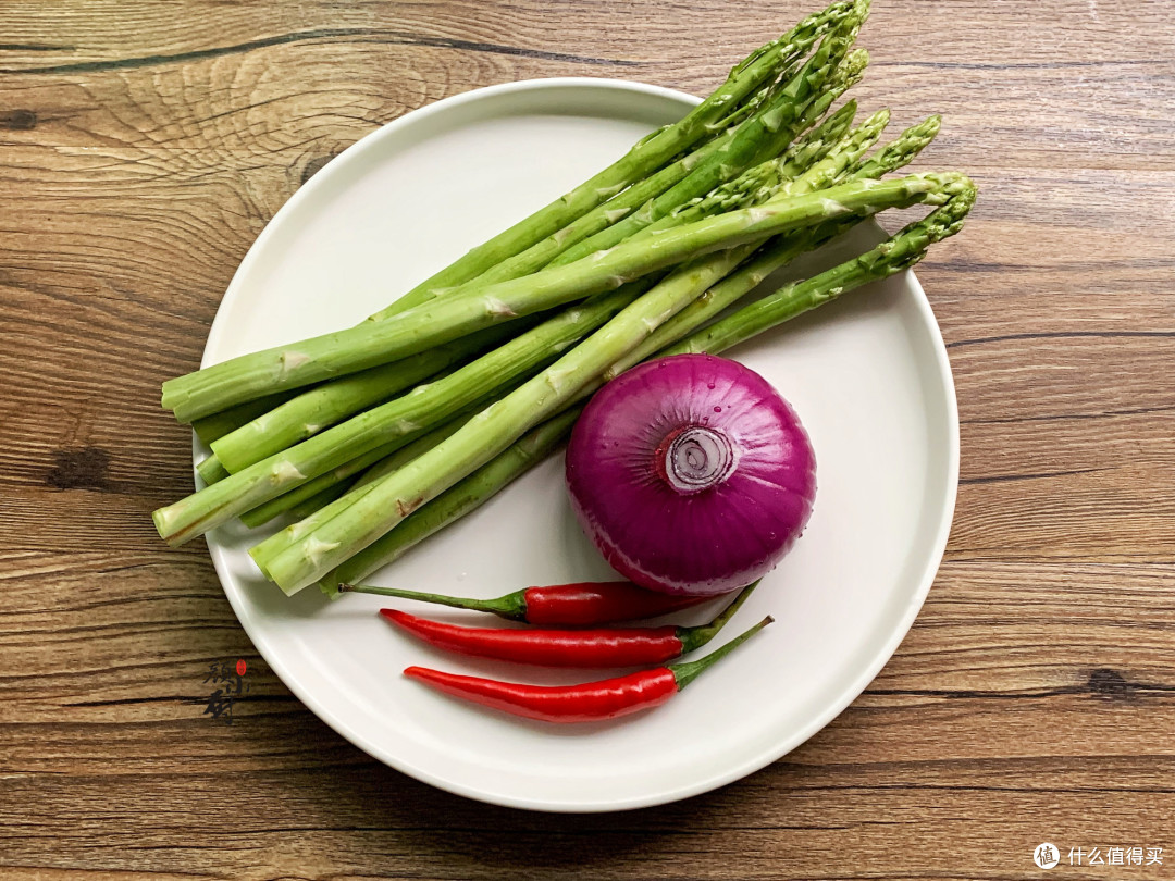7月，女性朋友要多吃此食材，脆爽又开胃，好吃不长胖