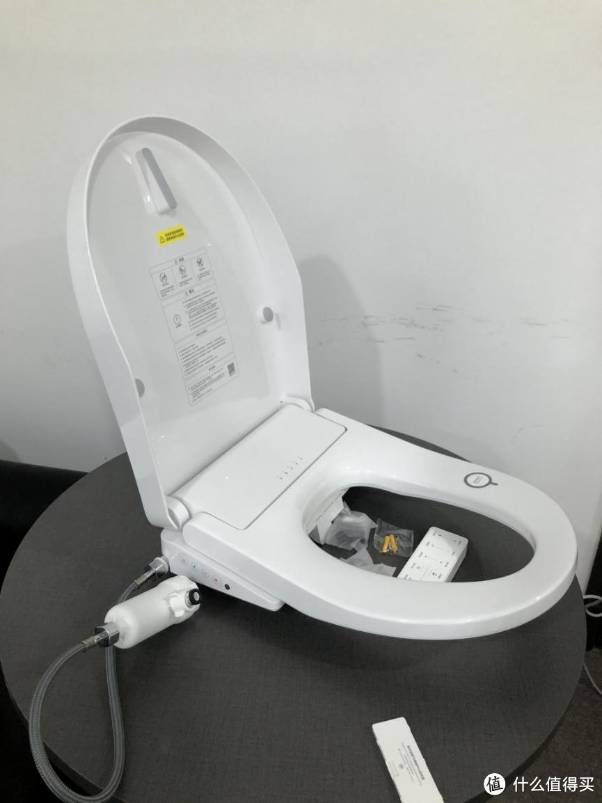 智米智能马桶盖Pro，带来舒适且自如的如厕体验