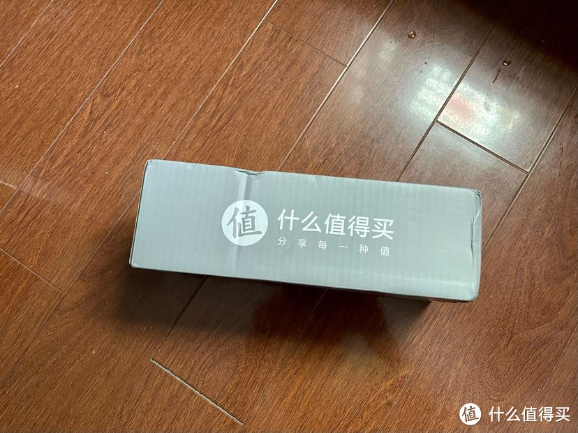 铛铛铛,大妈的问候礼来了,几个大字非常显眼