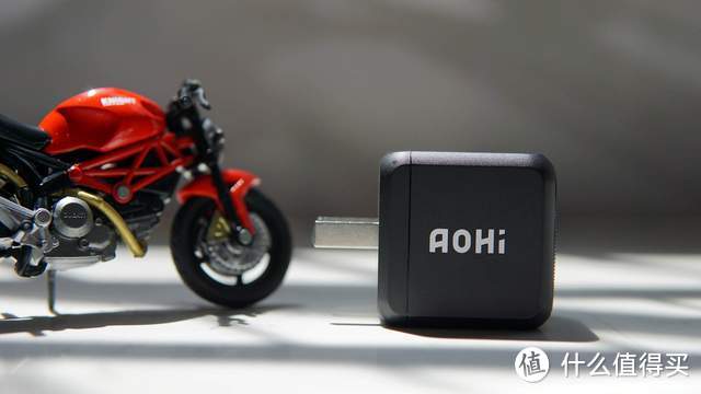 个头小，能量大，Aohi 65W氮化镓快充PD充电器