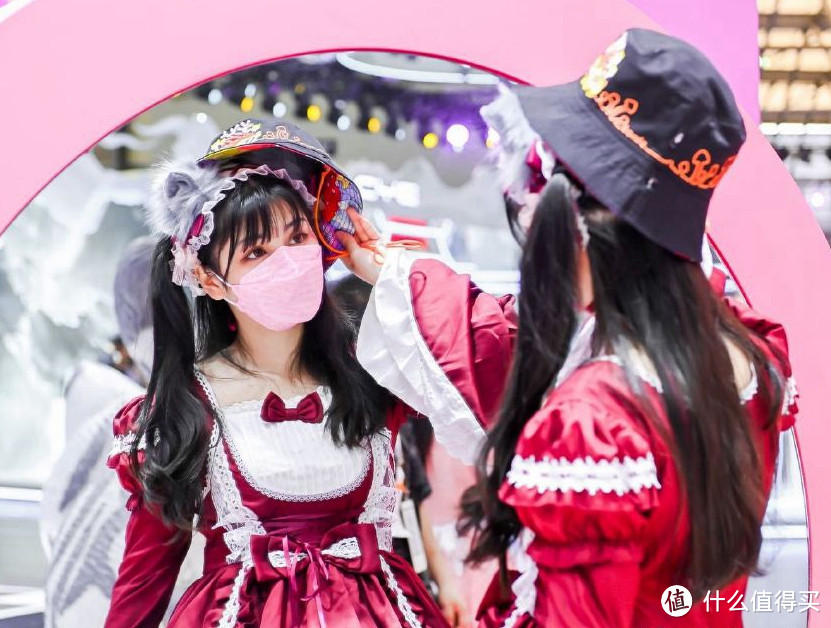 2021ChinaJoy热点科技Showgirl女神带来多品牌多款心动产品