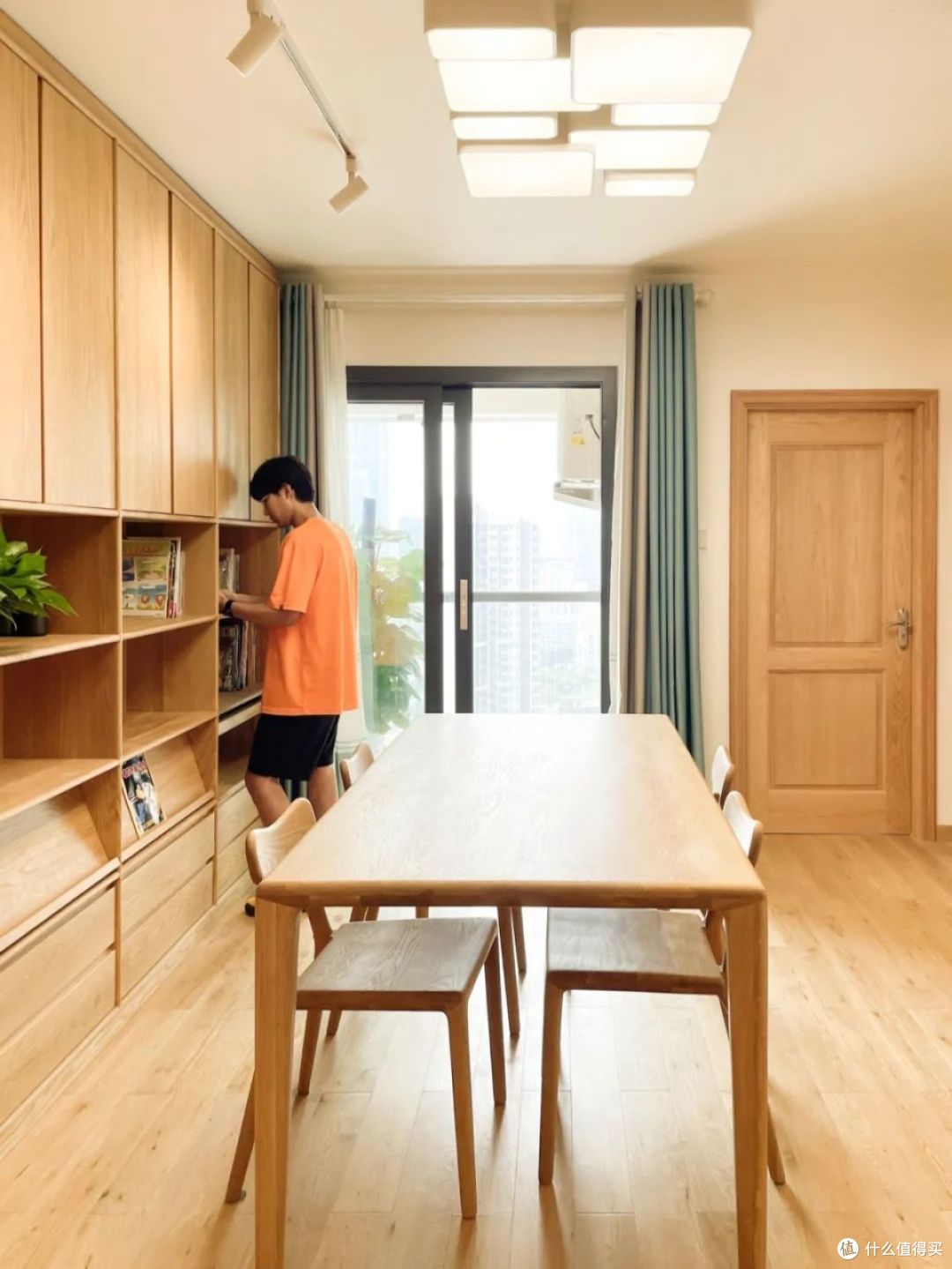 广州两居学区房,放弃传统布局,一体两柜让客厅秒变超大书房