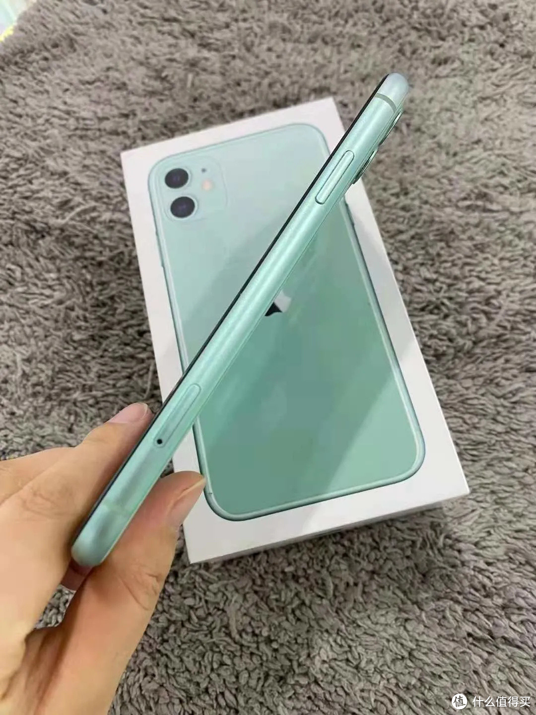 相同价格，买 iPhone 11 合适还是 iPhone 12 mini?