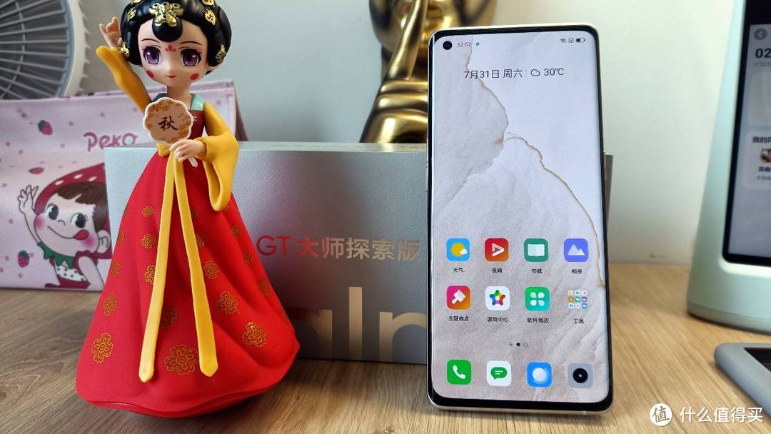 1秒破亿!斩获多平台销量第一,这款realme真我GT大师探索版值得入手吗?