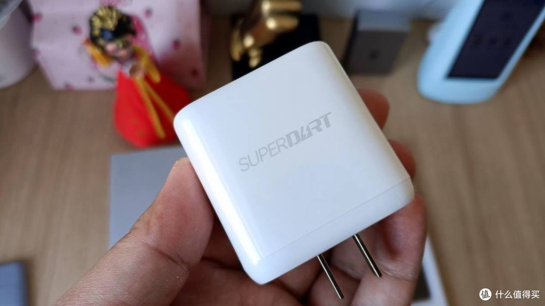 1秒破亿!斩获多平台销量第一,这款realme真我GT大师探索版值得入手吗?