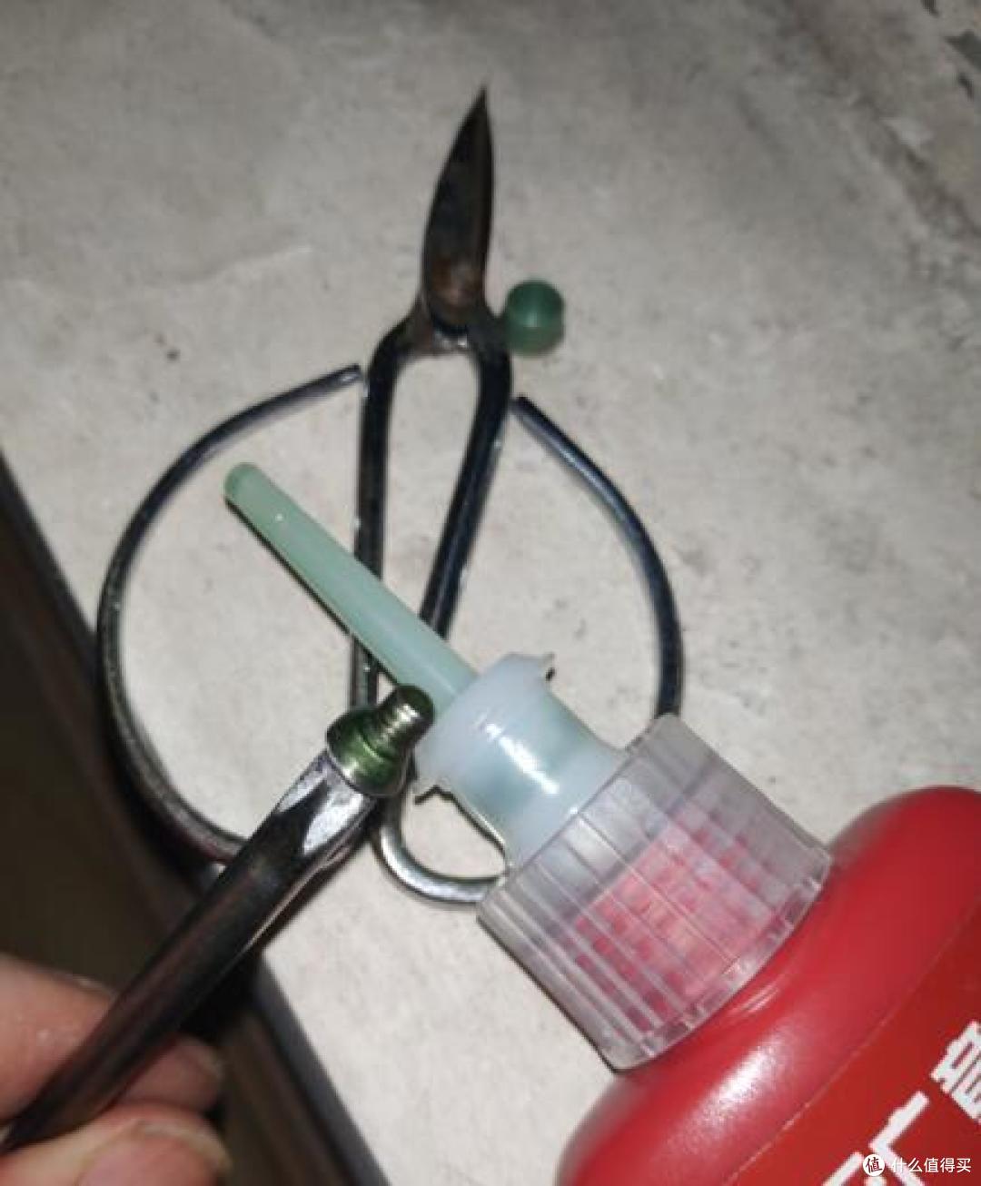 用680厌氧防松胶修窗户把手螺丝松动