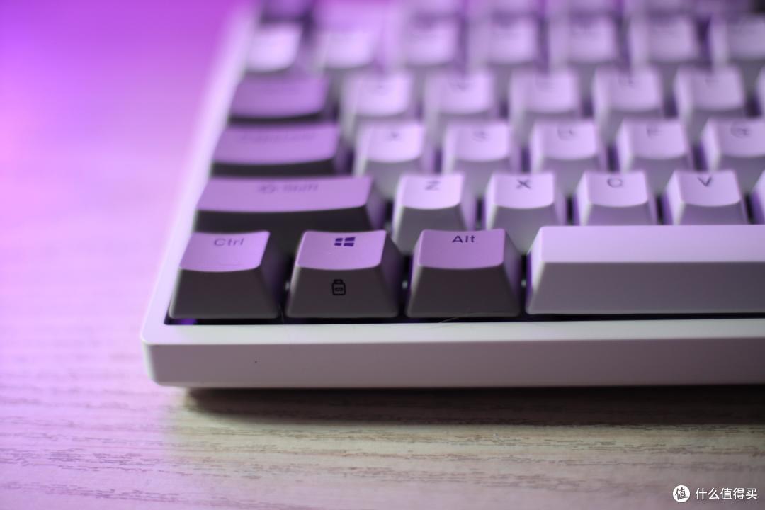 安静的低调,复古外观:杜伽K310静音红轴机械键盘(天然白)