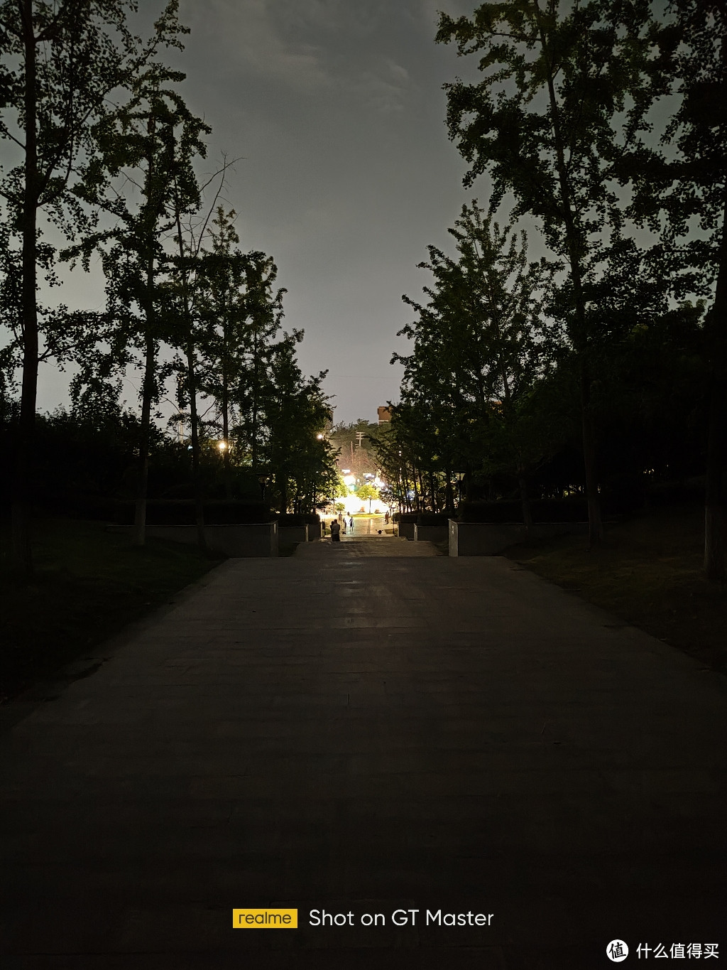 夜景PK realme gt大师探索版VS荣耀30Pro+