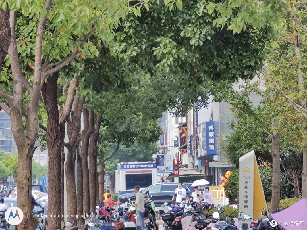 摩托罗拉edge s pro:更全面的旗舰之选,神U+轻薄设计