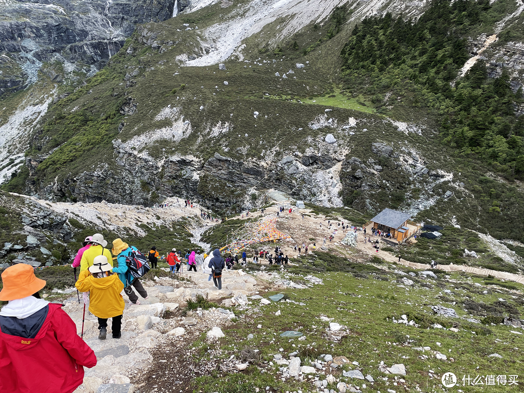 山路陡峭且路况很不好