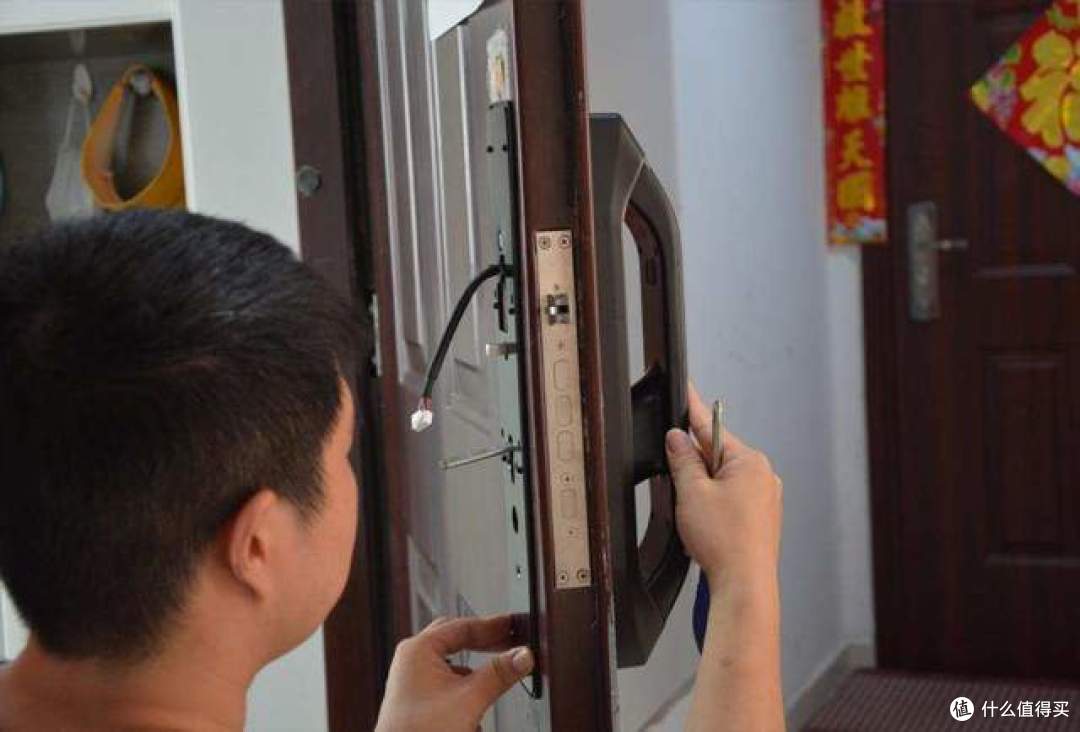 手机变钥匙一碰即开,联动全屋家电,华为智选 德施曼智能门锁体验