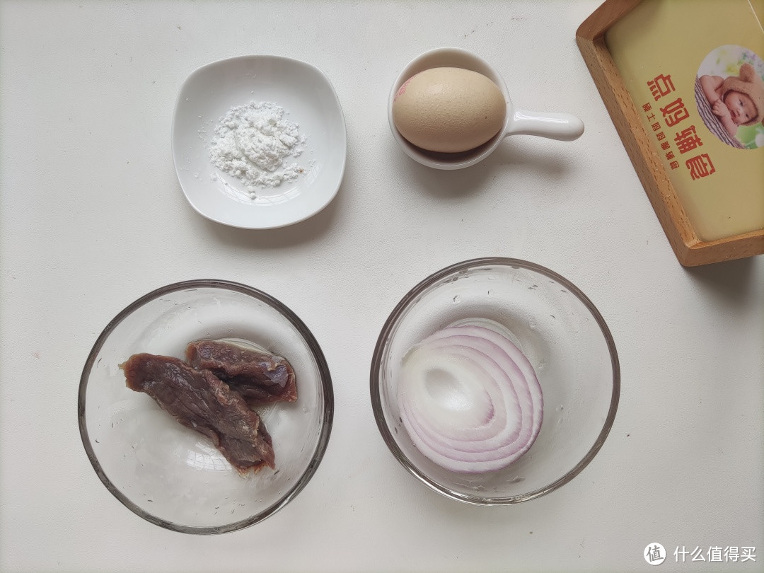 换个方式,让宝宝爱上吃肉,营养辅食洋葱牛肉“披萨”蛋饼~
